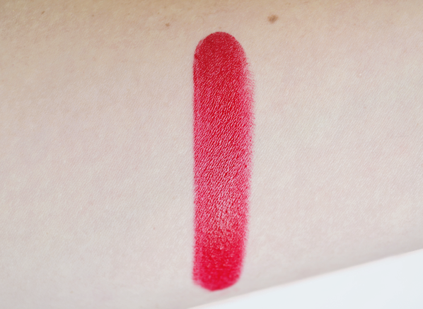 Guerlain Rouge G in 920 Rouge Parade Swatch 1