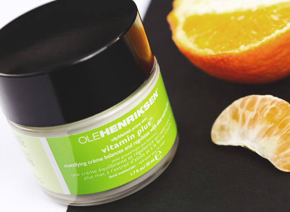 Enriched with vitamins A,C,D and E, the Ole Henriksen Vitamin Plus is the perfect day cream for normal/combination skin types. 