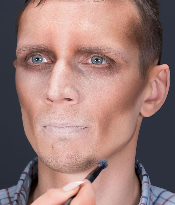 Easy skull Halloween makeup for men - Urban Decay Shapeshifter Palette colour corrector